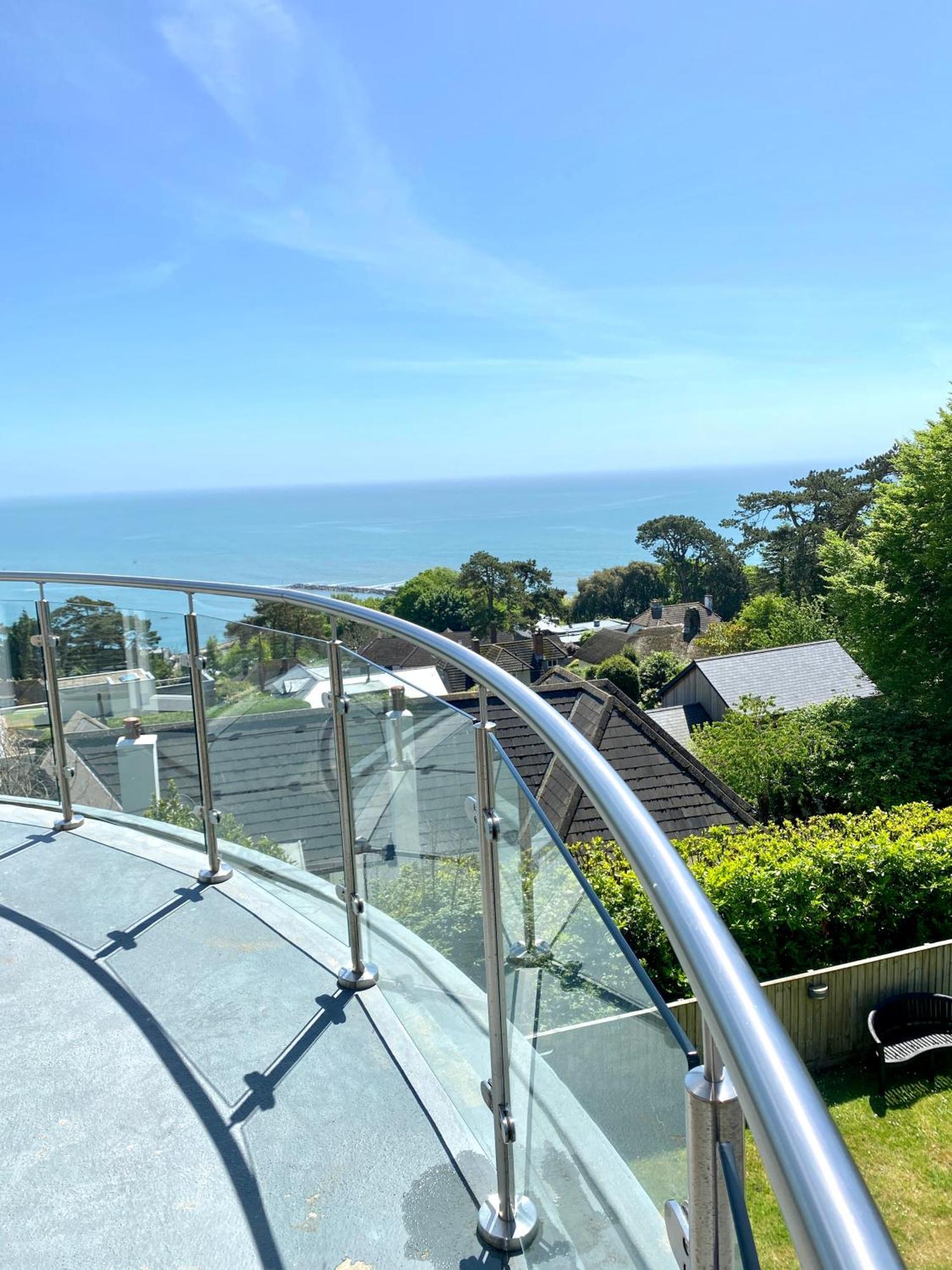 One Of The Best Properties In Lyme! Breathtaking Views Across The Whole Bay. 3 Stories With 2 Tier Veranda Around The Property. Sleeps 6 Лайм-Реджис Экстерьер фото