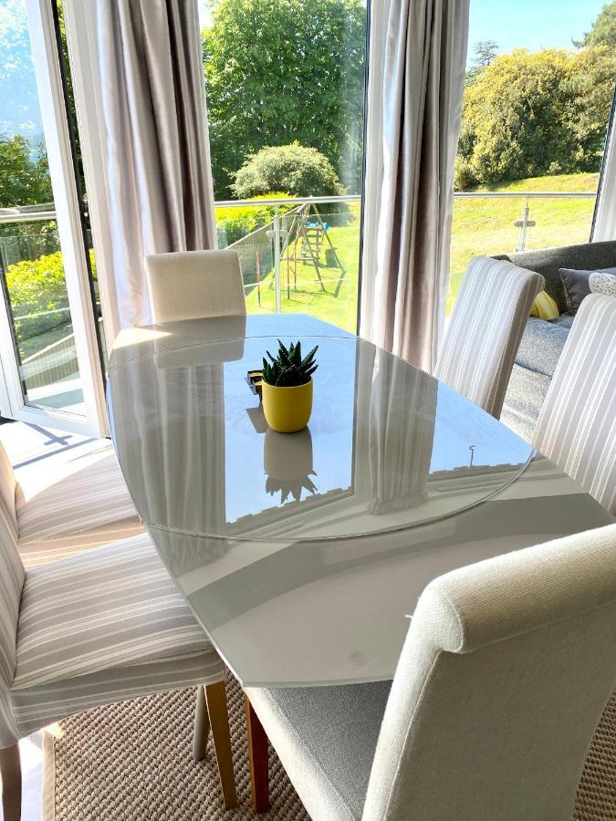 One Of The Best Properties In Lyme! Breathtaking Views Across The Whole Bay. 3 Stories With 2 Tier Veranda Around The Property. Sleeps 6 Лайм-Реджис Экстерьер фото