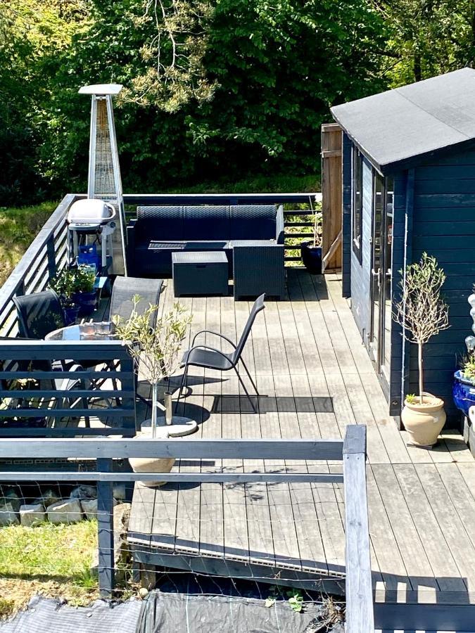 One Of The Best Properties In Lyme! Breathtaking Views Across The Whole Bay. 3 Stories With 2 Tier Veranda Around The Property. Sleeps 6 Лайм-Реджис Экстерьер фото