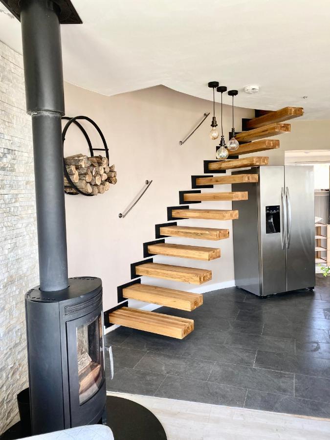 One Of The Best Properties In Lyme! Breathtaking Views Across The Whole Bay. 3 Stories With 2 Tier Veranda Around The Property. Sleeps 6 Лайм-Реджис Экстерьер фото
