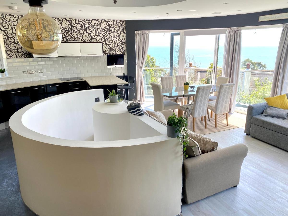 One Of The Best Properties In Lyme! Breathtaking Views Across The Whole Bay. 3 Stories With 2 Tier Veranda Around The Property. Sleeps 6 Лайм-Реджис Экстерьер фото