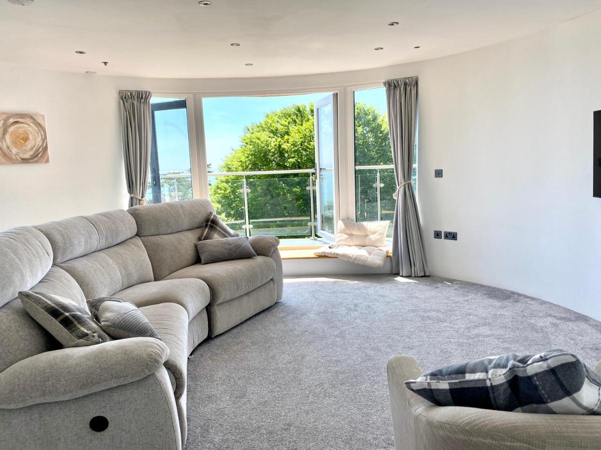 One Of The Best Properties In Lyme! Breathtaking Views Across The Whole Bay. 3 Stories With 2 Tier Veranda Around The Property. Sleeps 6 Лайм-Реджис Экстерьер фото