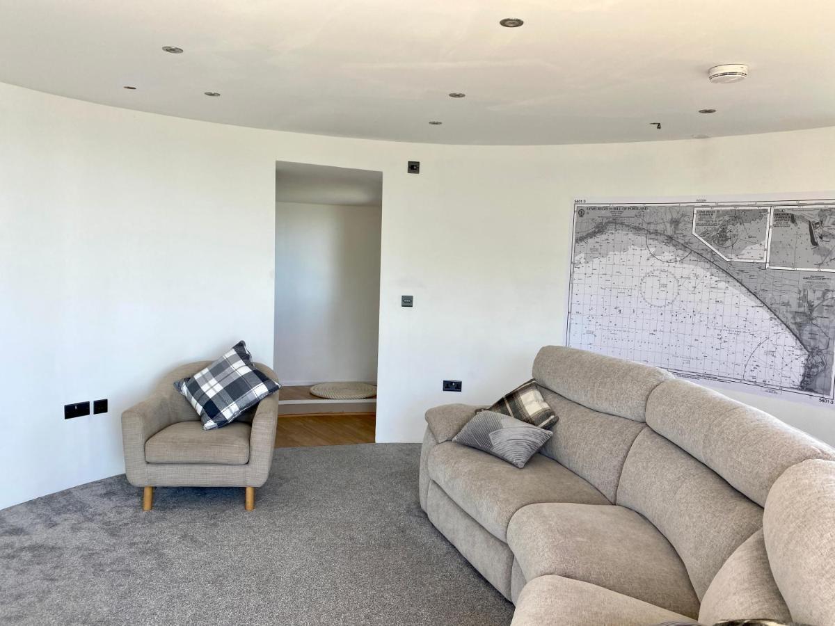 One Of The Best Properties In Lyme! Breathtaking Views Across The Whole Bay. 3 Stories With 2 Tier Veranda Around The Property. Sleeps 6 Лайм-Реджис Экстерьер фото