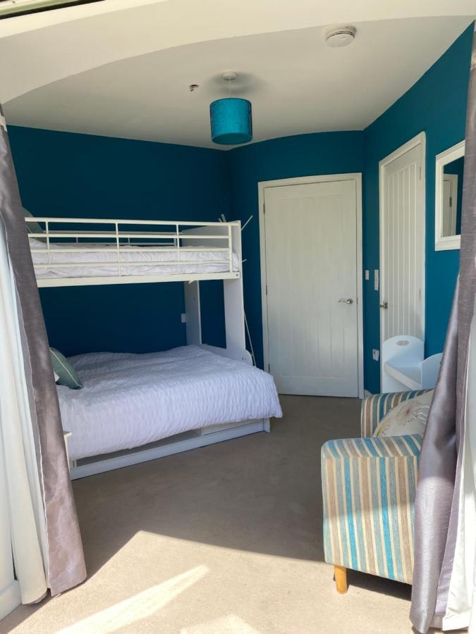 One Of The Best Properties In Lyme! Breathtaking Views Across The Whole Bay. 3 Stories With 2 Tier Veranda Around The Property. Sleeps 6 Лайм-Реджис Экстерьер фото